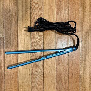 Babyliss Pro Nano Titanium 1 inch flat iron.